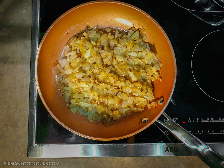 Khoresh-e Beh - Preparing fired onions for stew
